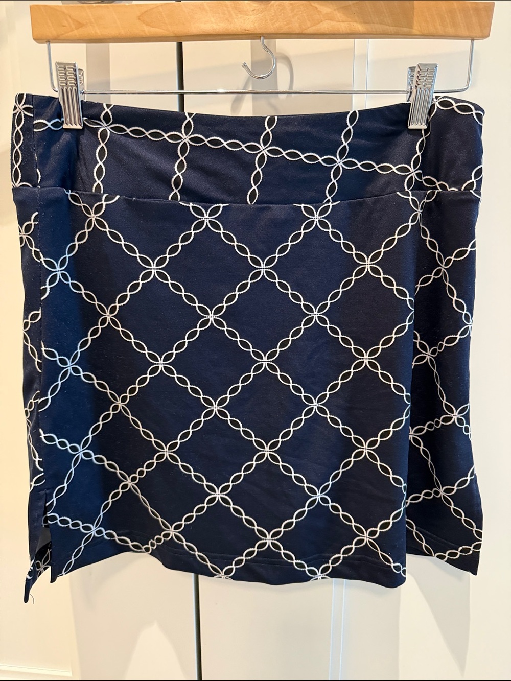 Golftini skort Size M - Navy Skirt with White Interlocking Chain Print